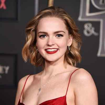 Hallea Jones Bio, Career, Relationship, Social Media, Net Worth, Body