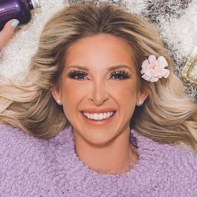 Lindsie Chrisley, early life, career, professional, net worth, relationship